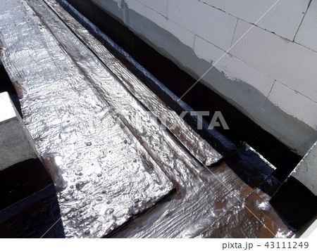 Waterproofing layer applied by construction worker 43111249