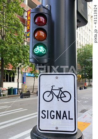 アメリカの自転車用信号機 43113924