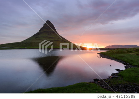 Colorful sunrise on Kirkjufellsfoss waterfall Colorful sunrise on Kirkjufellsfoss waterfall 43115588