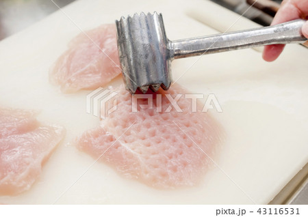鶏胸肉の下ごしらえ 43116531