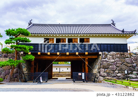 （長野県）国宝　松本城　太鼓門 43122862