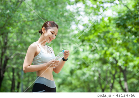 ランニング 走り 走る 43124766