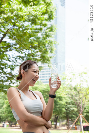 運動 若い女性 韓国人 43125216