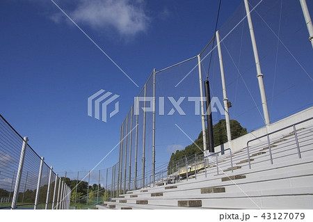野球場 観客席 夏空 43127079