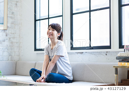 若い女性 43127129