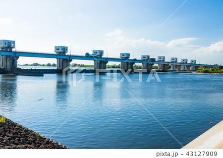 利根大堰 利根川 埼玉県行田市側から 利根大堰 利根川 埼玉県行田市側から 43127909