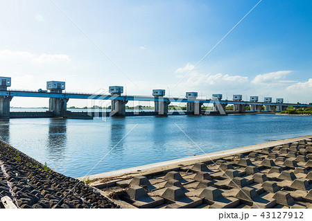 利根大堰 利根川 埼玉県行田市側から 利根大堰 利根川 埼玉県行田市側から 43127912