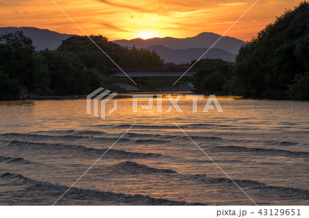 琵琶湖の日没 43129651
