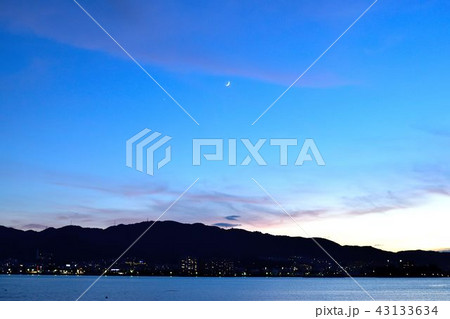 湖上の三日月 43133634