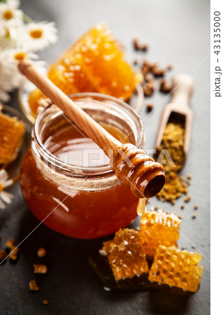 Honey jar and dipper 43135000