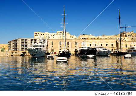 The view on Vittoriosa and modern yachts in sunset The view on Vittoriosa and modern yachts in sunset 43135794