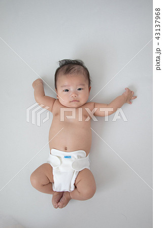 布おむつを着けた赤ちゃんの写真素材
