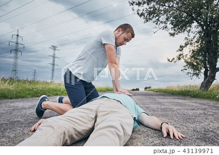 Resuscitation on the road 43139971