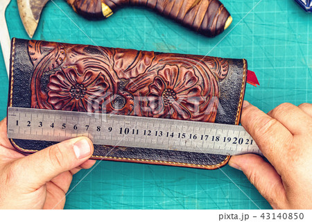 Leather artisan craftsman measuring dimensions 43140850
