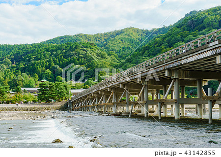[京都府] 嵐山の渡月橋 43142855