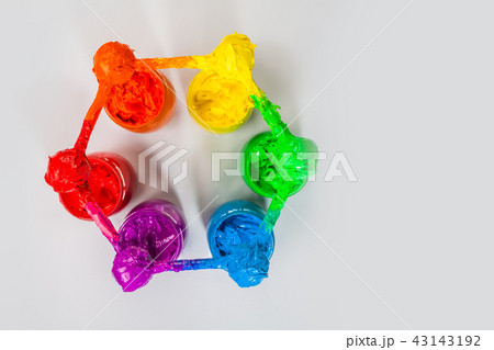 Color theory the mother is yellow red and blue. 43143192