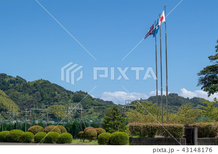 静岡県消防学校晴れの日空と国旗の写真素材