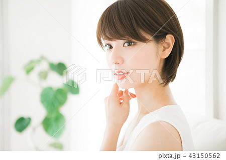 女性のヘアスタイルイメージ　 43150562