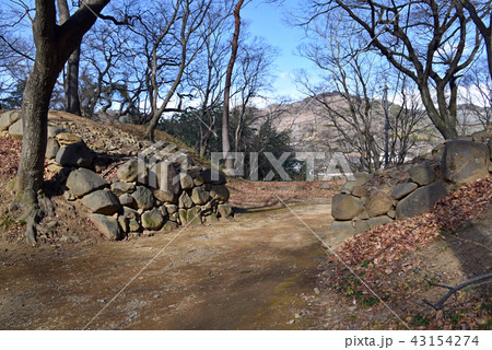 躑躅ヶ崎館　西曲輪枡形虎口に残る石垣 43154274