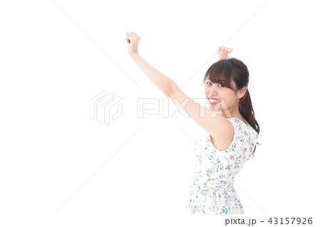 リフレッシュをする若い女性 43157926
