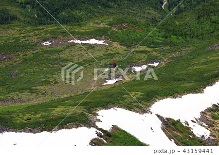 北アルプス水晶岳（黒岳）山頂からの雲ノ平山荘遠景 43159441