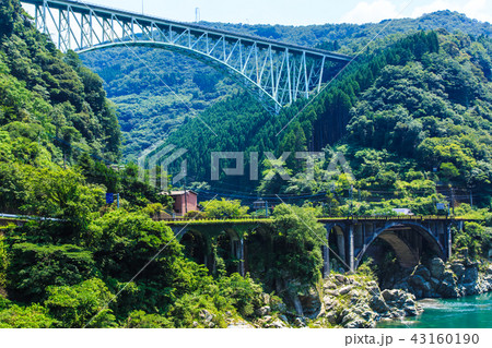綱ノ瀬川橋梁と槇峰大橋と五ヶ瀬川　【宮崎県西臼杵郡日之影町・延岡市】 43160190