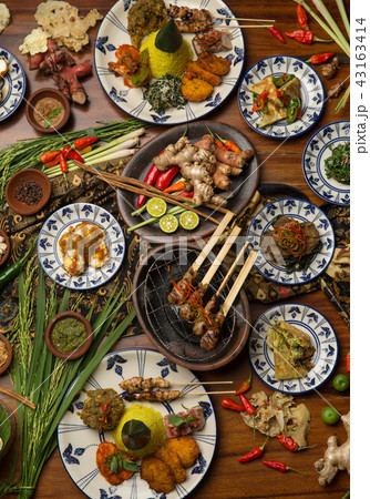 Freshly prepared delicious varieties of dishes Freshly prepared delicious varieties of dishes 43163414