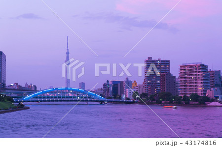 東京夕景・隅田川と東京スカイツリー 43174816