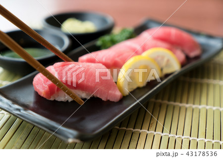 Otoro tuna sushi on black plate 43178536