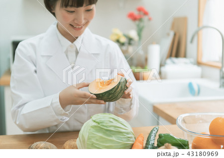 nutritionist nutritionist 43180969