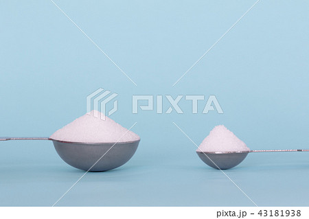 計量スプーンと塩の写真素材 計量スプーンと塩の写真素材 43181938