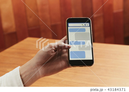 風景 男性 メッセージ スマートフォン 風景 男性 メッセージ スマートフォン 43184371