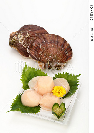 ホタテ貝柱の刺身（北海道産）と貝付きホタテ（青森県産） 43185333
