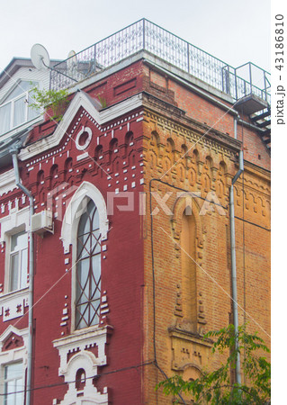 Old and new windows and sides 43186810