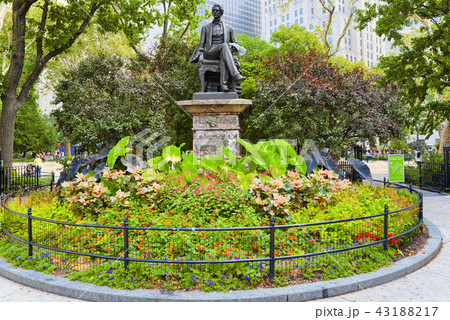Madison Square Park. Monument to William Henry 43188217