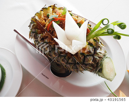 タイ料理　パイナップル　パイナップルチャーハン 43191565