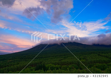 岩手山の夕焼け　岩手県八幡平市 43192945