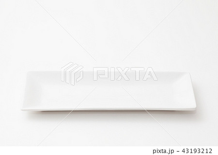白くて長細い陶器の皿 43193212