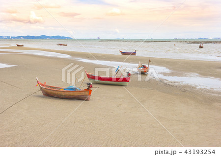 Coastal fishing boats on the Beach Coastal fishing boats on the Beach 43193254