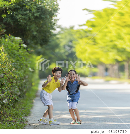 子供 女の子 男の子 43193759
