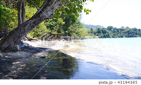 PULAU LANGKAWI, MALAYSIA - APR 7th 2015: Famous black sand beach 43194365