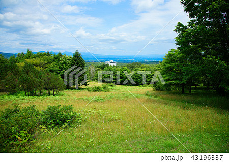 岩手山七滝登山途中の展望台より麓の八幡平温泉郷方面を望む 43196337