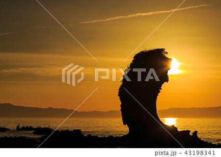 両子岩（ふたごいわ）の夕陽　【長崎県南島原市】 43198341