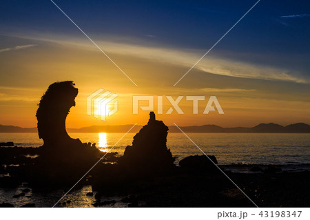 両子岩(ふたごいわ)の夕陽 【長崎県南島原市】 両子岩(ふたごいわ)の夕陽 【長崎県南島原市】 43198347