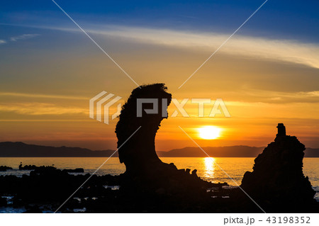 両子岩(ふたごいわ)の夕陽 【長崎県南島原市】 両子岩(ふたごいわ)の夕陽 【長崎県南島原市】 43198352