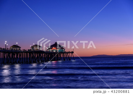 アメリカ・カリフォルニア・ハンティントンビーチの風景 マジックアワー時 アメリカ・カリフォルニア・ハンティントンビーチの風景 マジックアワー時 43200881