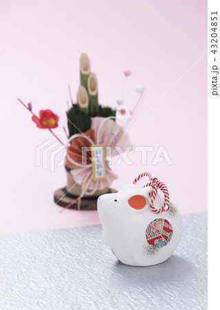 子の人形とミニ門松 子の人形とミニ門松 43204851