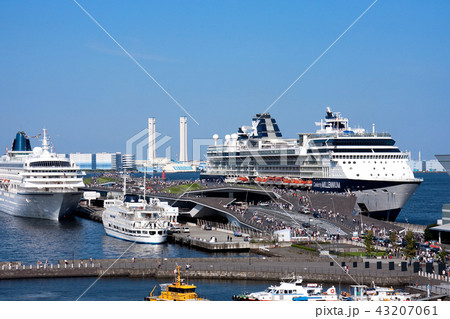 豪華客船入港に賑わう横浜港 豪華客船入港に賑わう横浜港 43207061
