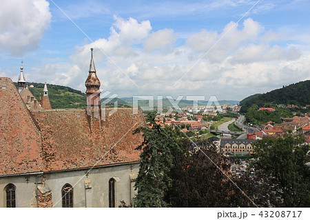 シギショアラの町並みと教会 ルーマニア ヨーロッパ シギショアラの町並みと教会 ルーマニア ヨーロッパ 43208717
