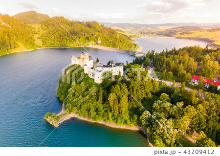 Medieval castle in Niedzica by lake Czorsztyn 43209412